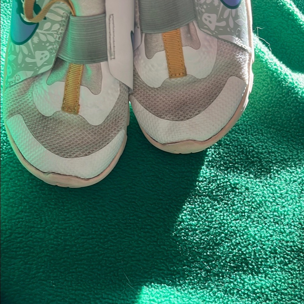 Nike Kids Shoes - Green and White - Picture 5 of 7